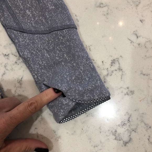 Lululemon grey pullover size 8/10, running, hiking, lounging, great condition - Picture 3 of 4